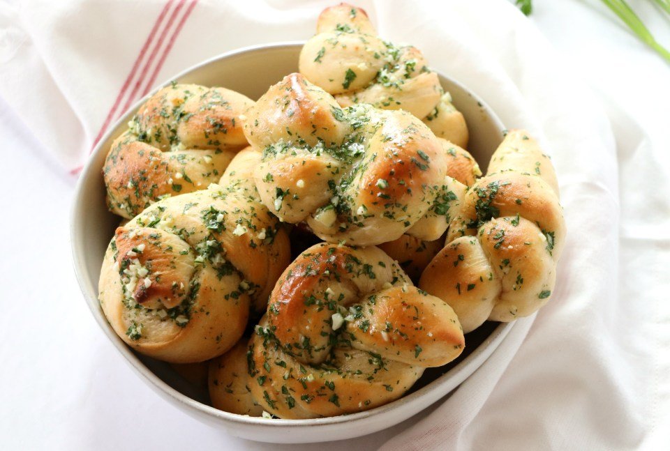 A bowl of garlic knots.