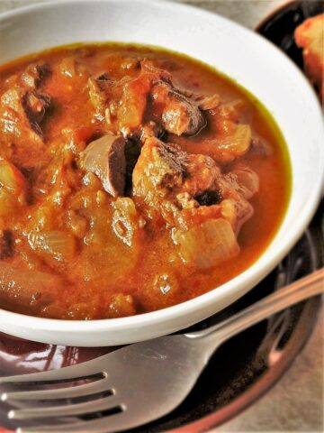 Close up of a bowl of chicken livers.