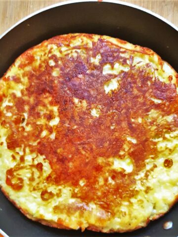 A potato frittata in a frying pan.