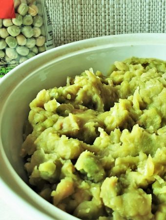 A dish of mushy peas.