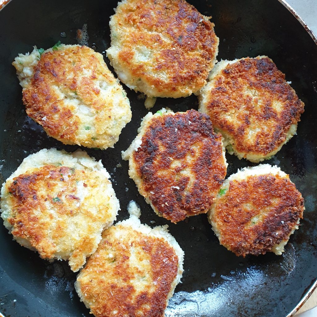 Easy homemade fish cakes with a crispy coating Foodle Club