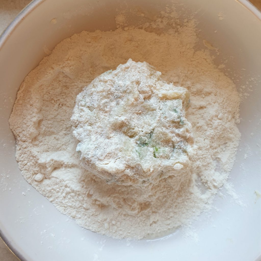 Easy homemade fish cakes with a crispy coating - Foodle Club