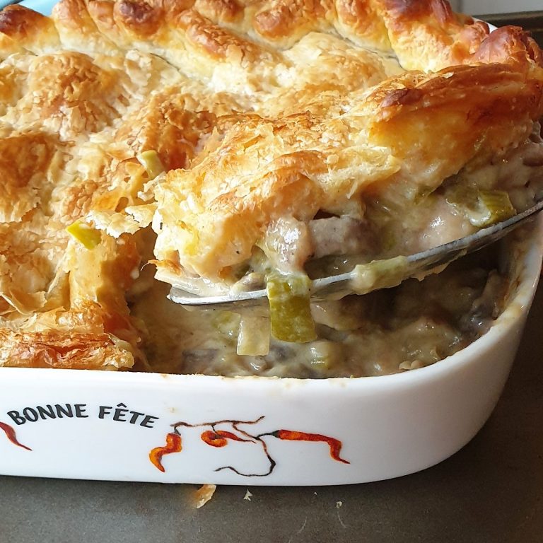 Creamy Chicken, Leek and Mushroom Pie - Foodle Club