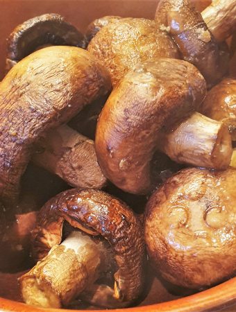 A bowl of air-fried mushrooms.