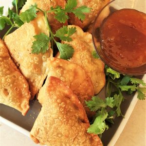 A plate of samosas with beef, pea and potato filling.