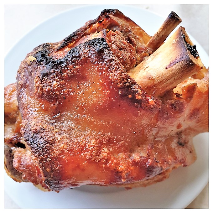 Crispy pork knuckle with saute potatoes (Eisbein) Foodle Club