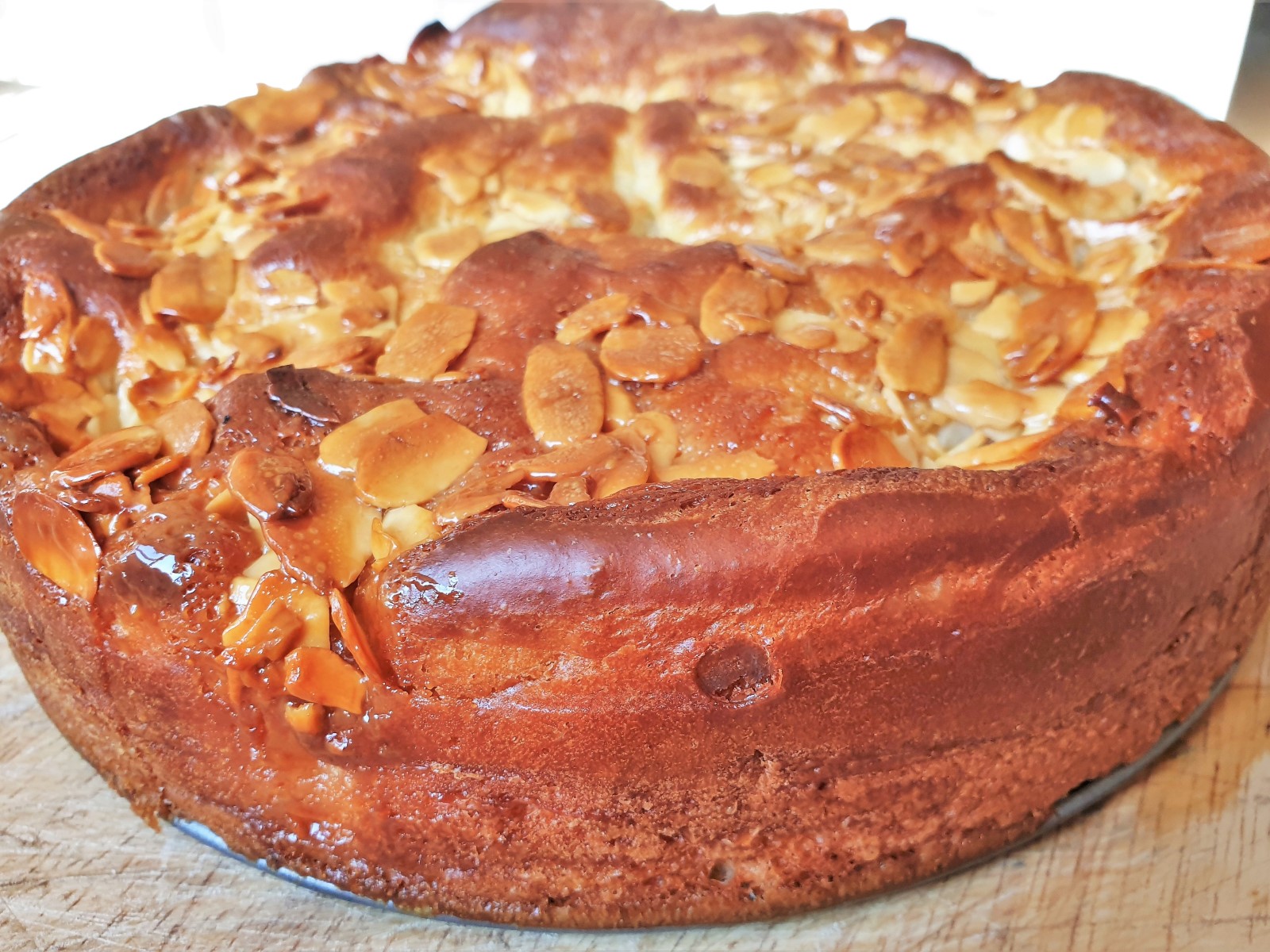 Slightly angled shot of a bee sting cake showing the cruncy topping.