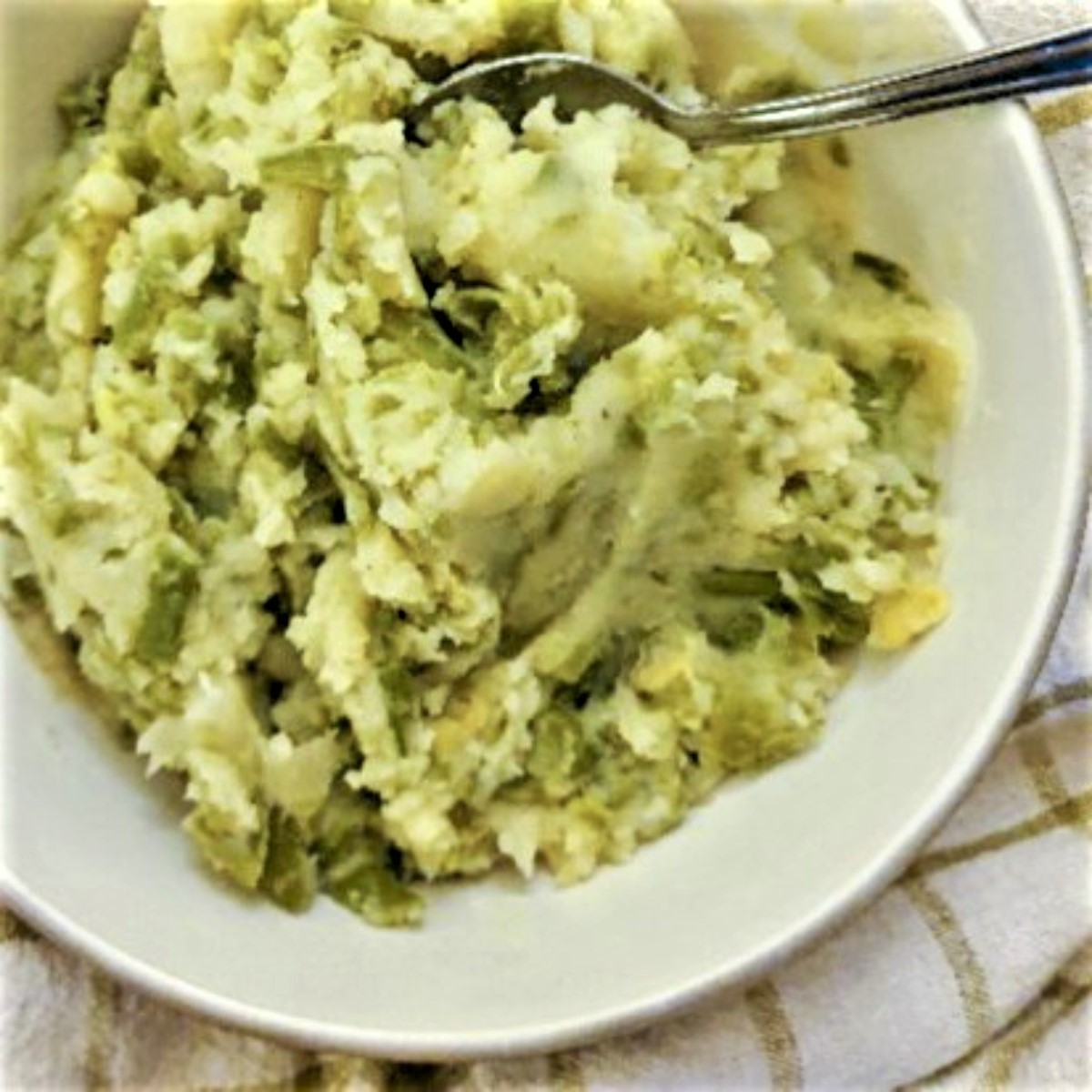  A dish of mashed green beans