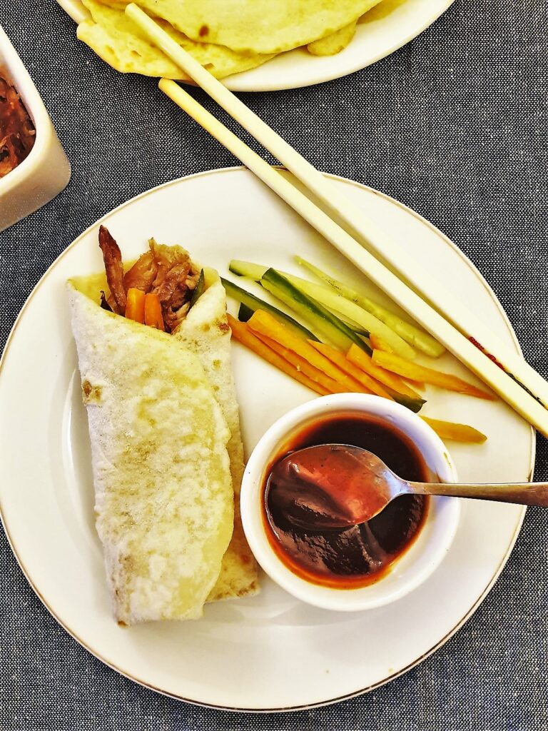 Crispy duck pancakes with hoisin sauce - Foodle Club