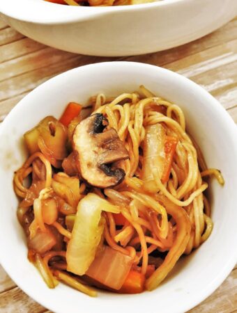 A bowl of vegetable lo mein.