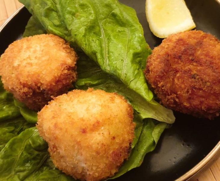 Close up of arancini balls.