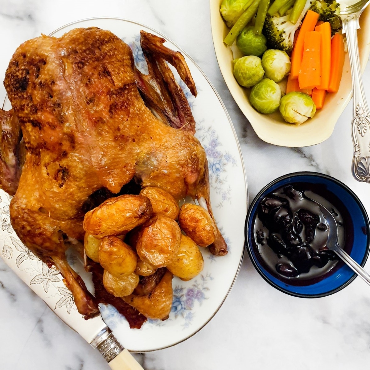 Crispy roast duck with cherry sauce - Foodle Club