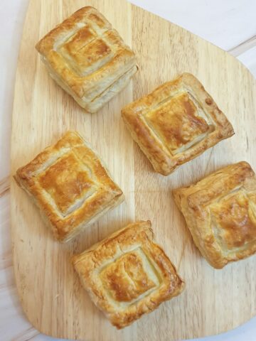 5 vol-au-vents on a wooden plank.