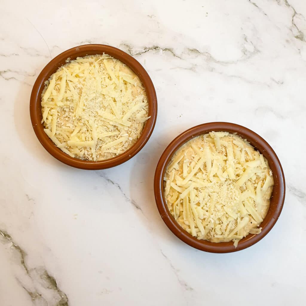 Prawns and scallops covered in sauce and topped with grated cheese. Prawns and scallops covered in sauce and topped with grated cheese.