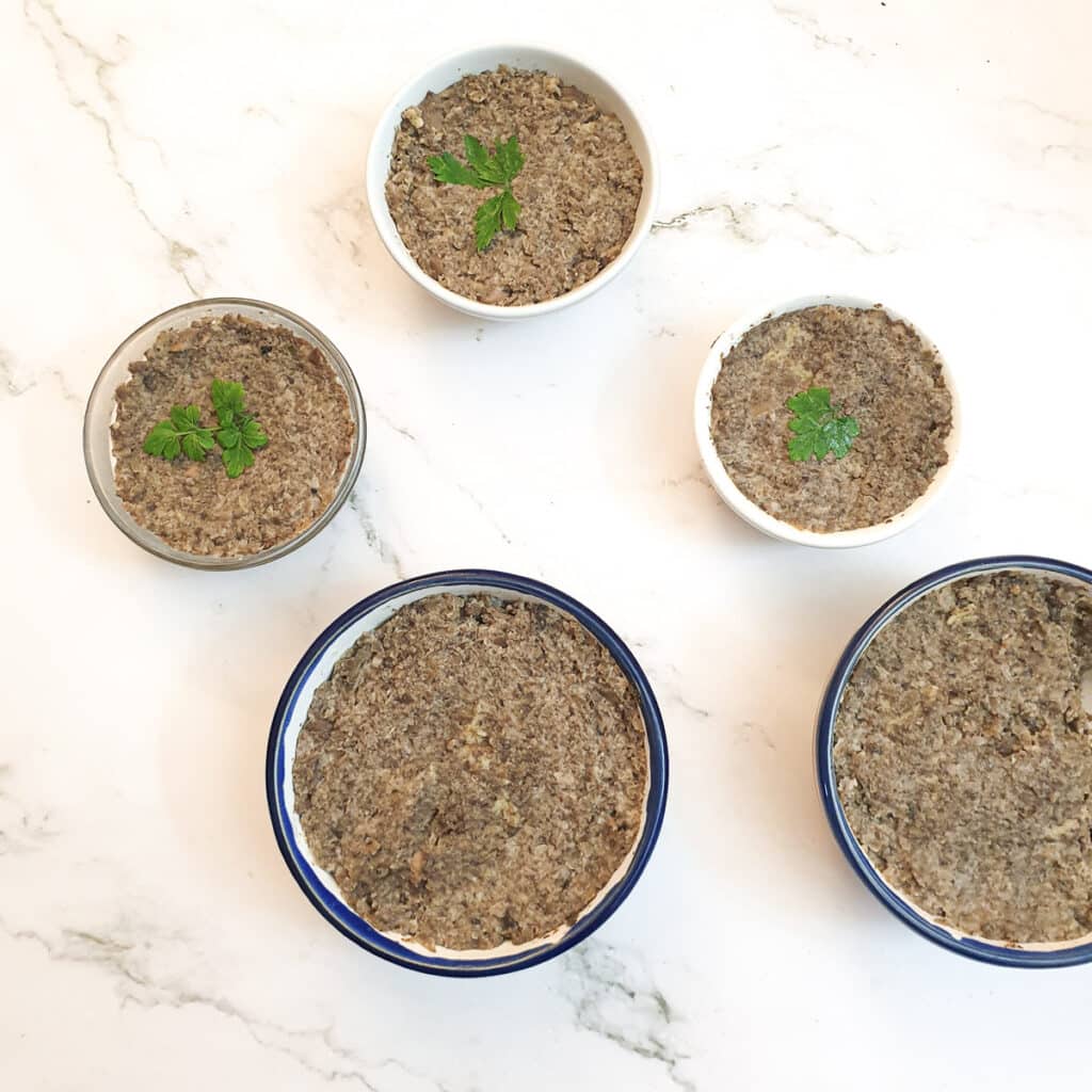 5 small bowls of mushroom pate.