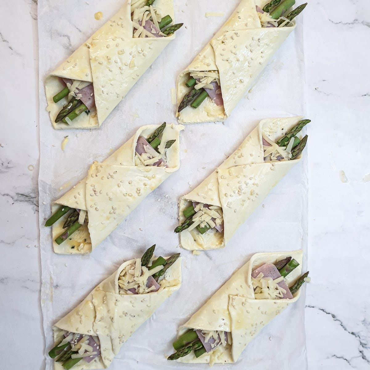 6 fully assembled asparagus and ham wraps.