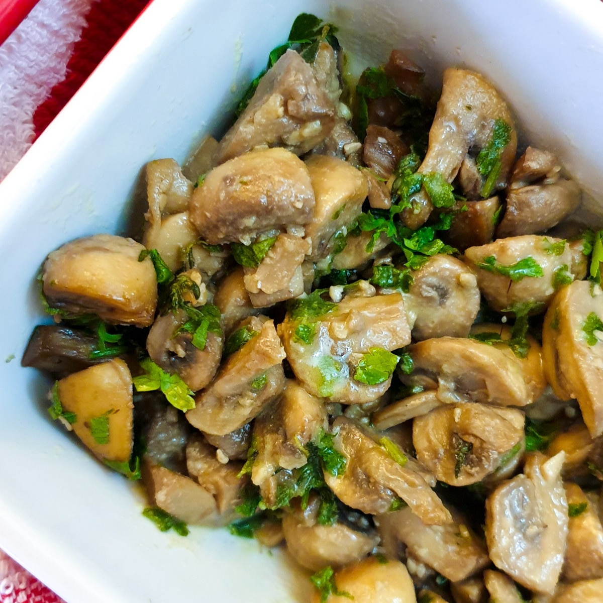 Quick and easy garlic mushrooms - Foodle Club