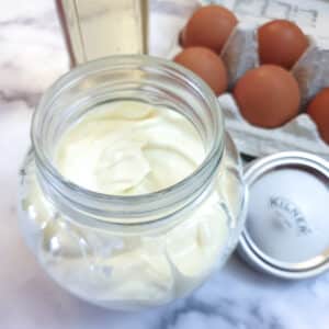 A jar of one-minute mayonnaise.