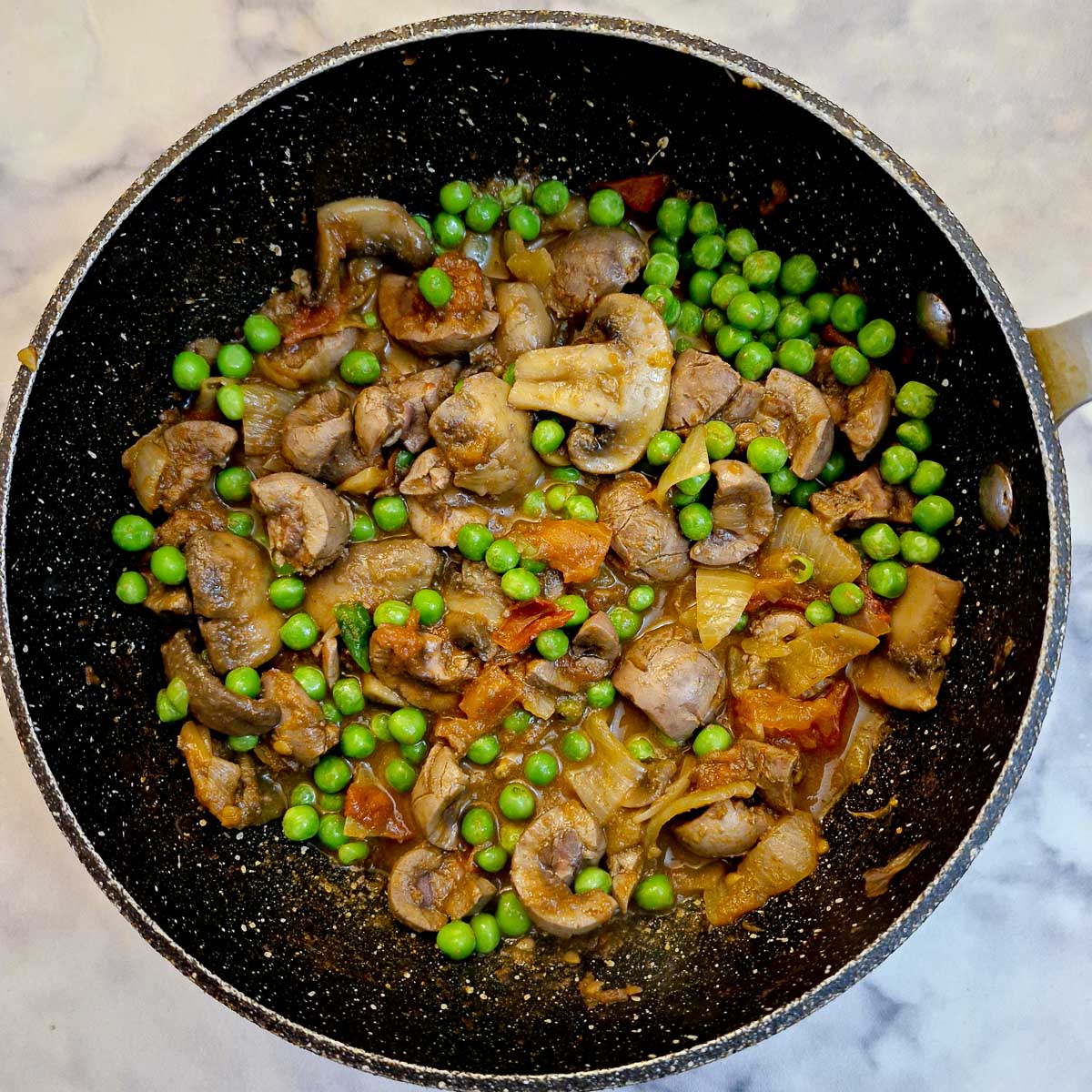 Peas added to the lamb kidneys.