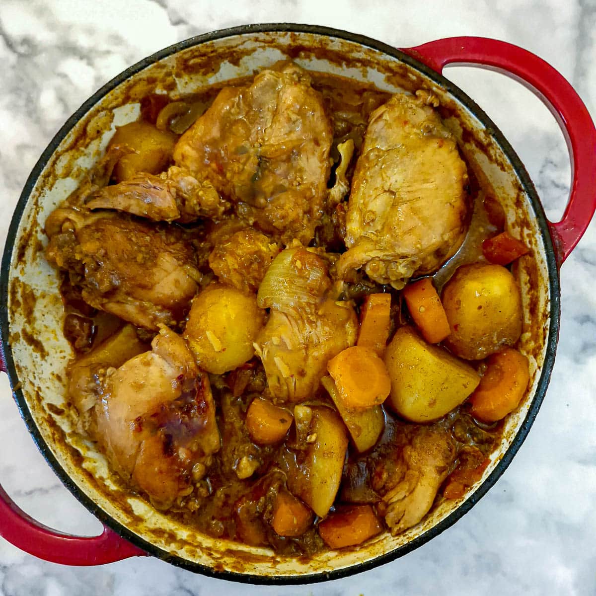 The finished dish of chicken curry.