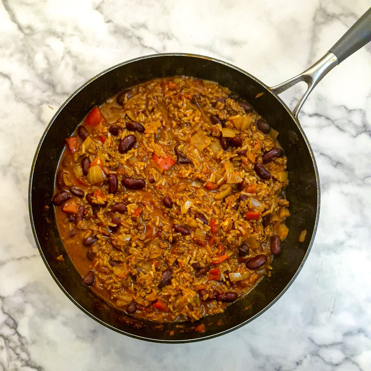 Cooked chilli con carne in a frying pan.