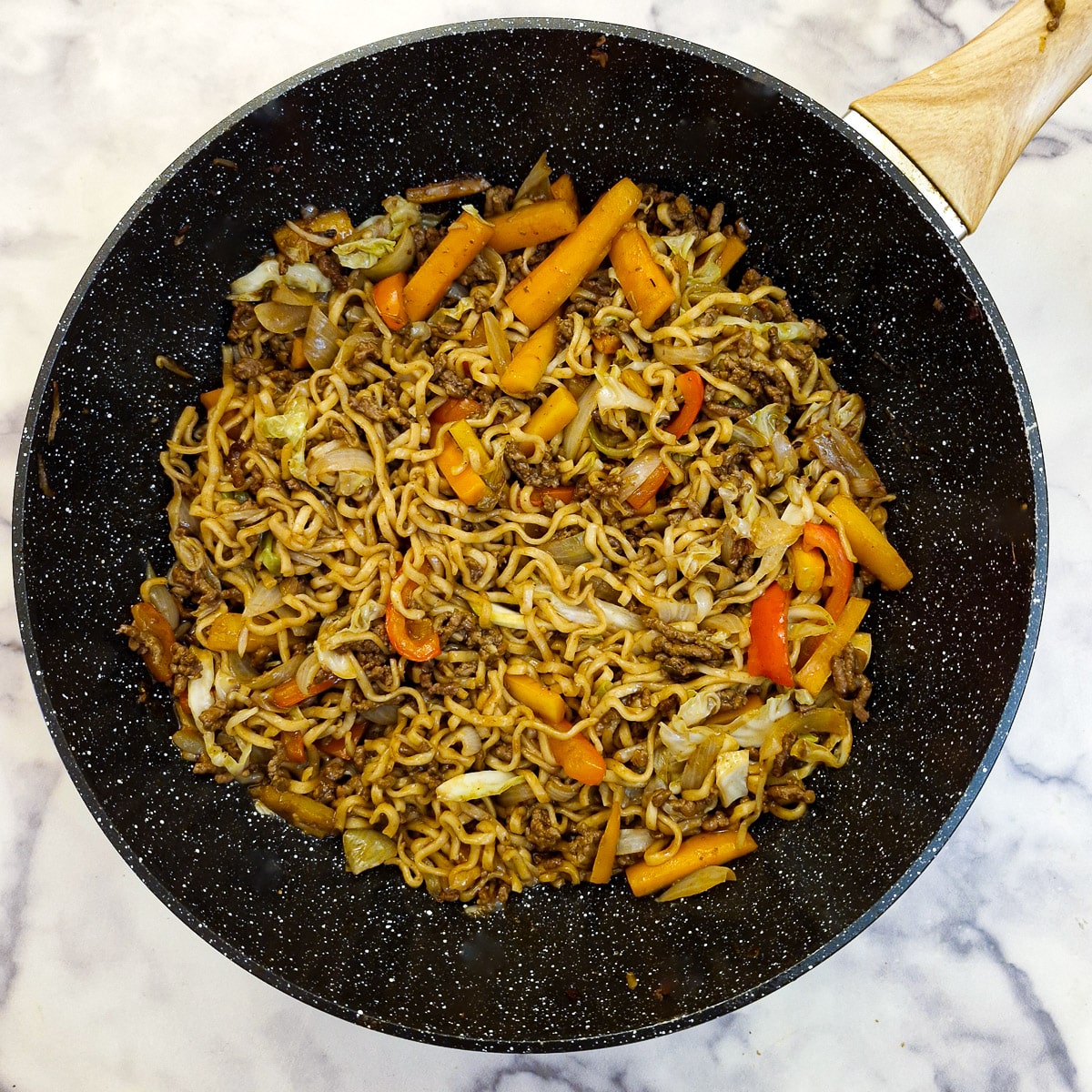 Step 4, sauce and noodles stirred into the chow mein and allowed to thicken.
