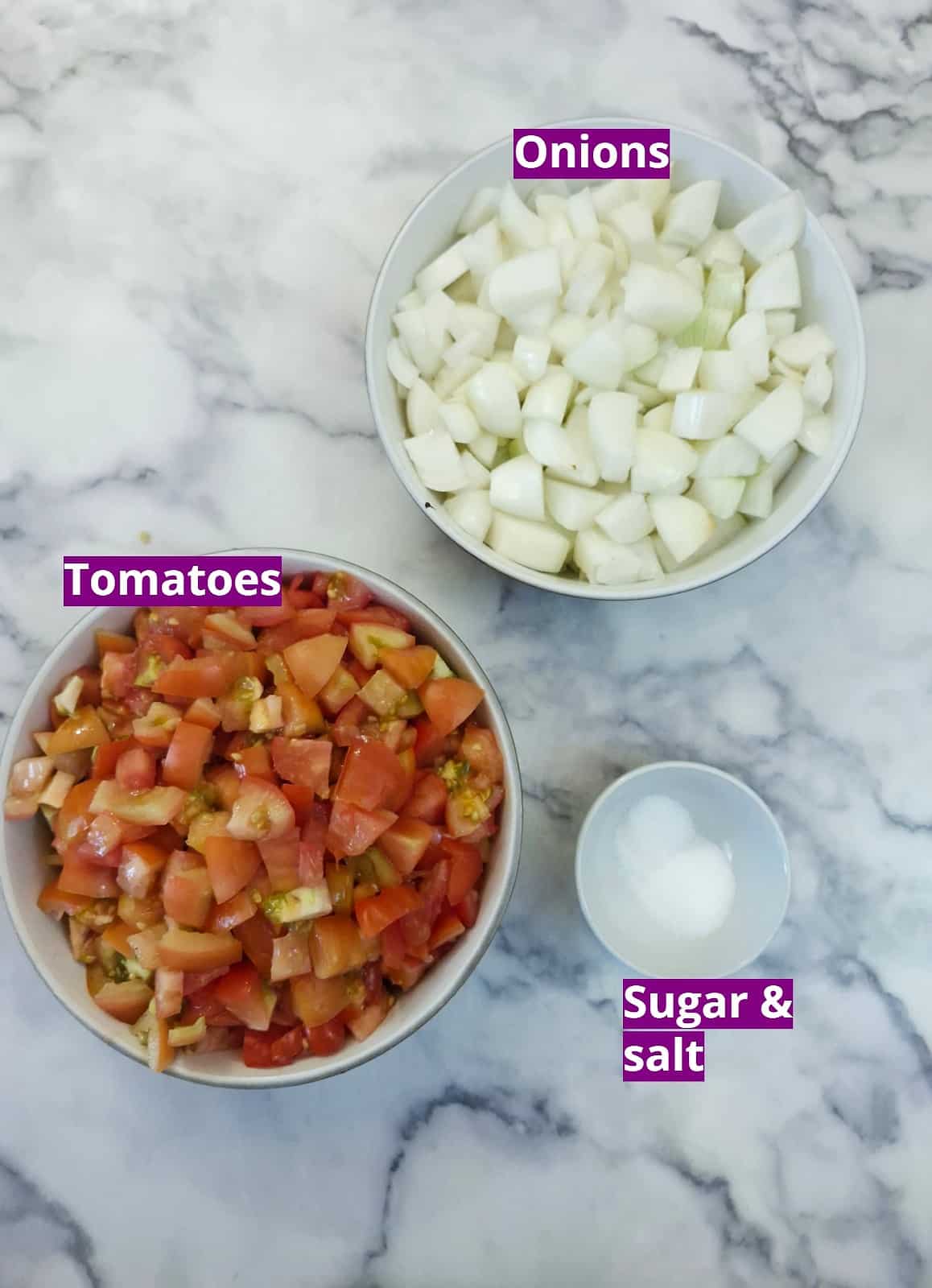 Ingredients to make tomato stew.
