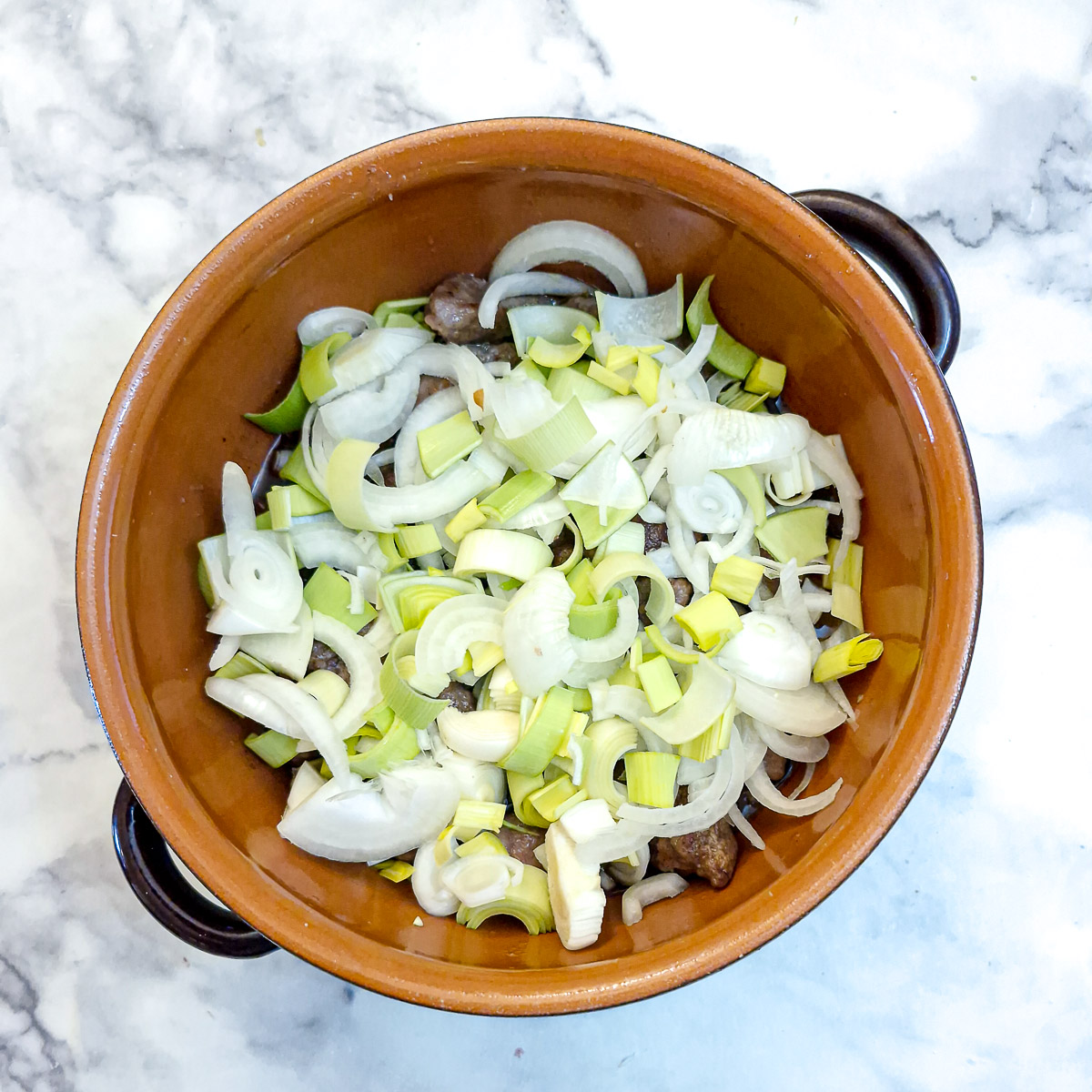 Leeks, onions and garlic layered on top of the lamb.